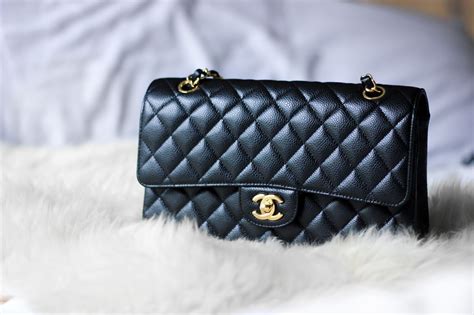 what's in my chanel medium flap